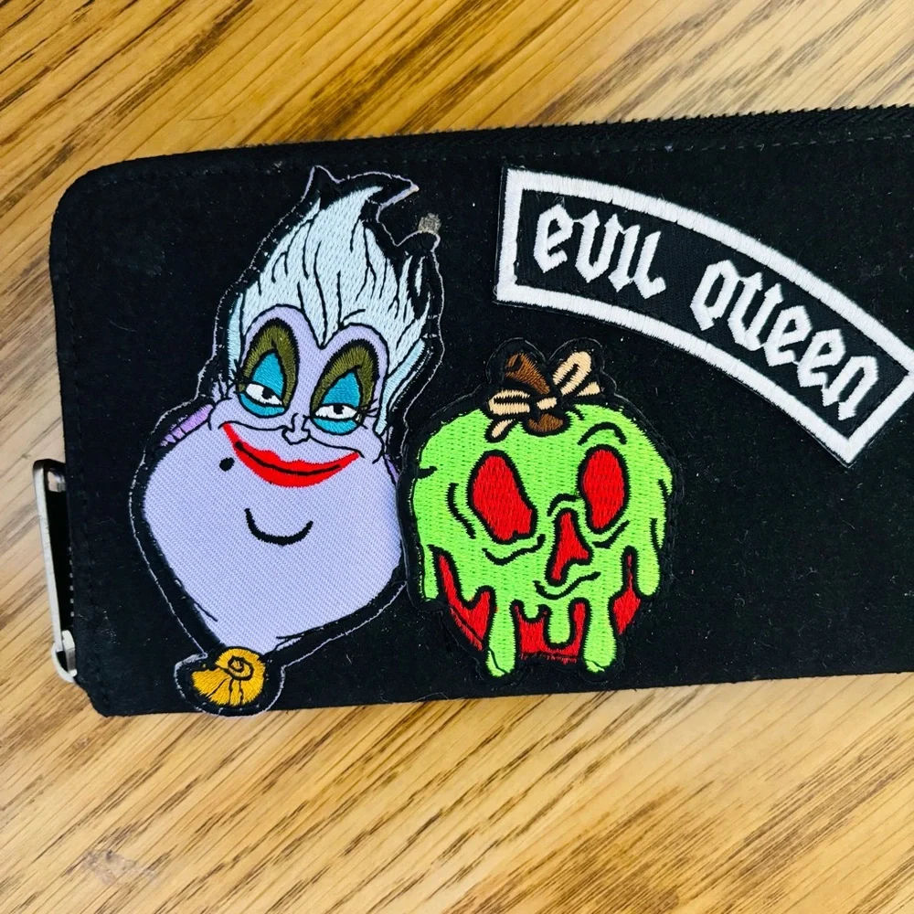 Disney Loungefly Evil Queen Ursula Villains Zip Around Wallet Black‎
